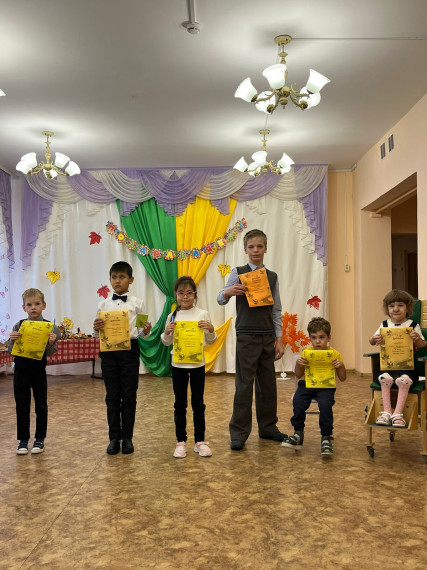 Конкурс чтецов "Прекрасная осенняя пора".